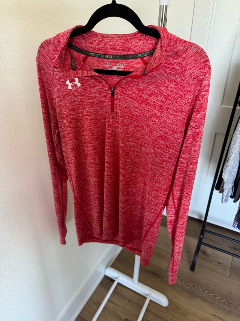 Under Armour Pullover 1/4 Zip Mens Small Red Long Sleeve Loose Fit Heat Gear
